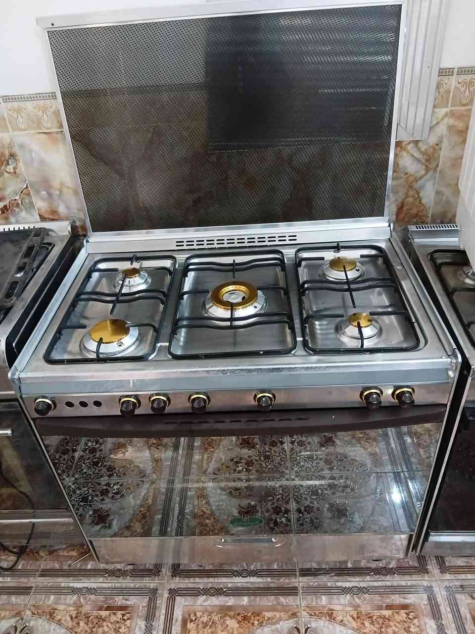 اللهم صل على محمد وال محمد  طباخ نوع كريازي باب اول شرط الشغل والنظافه للاستفسار مراسلة الصفحه او الاتصال على الرقم ***********
