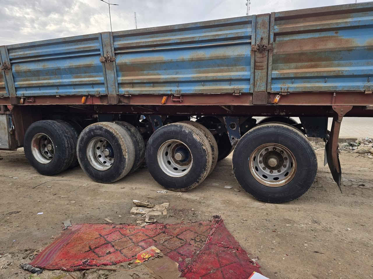 سلام عليكم عربانه للبيع ١٢ او ٦٠ نص اجناب ارتفاع ٩٥ شاصي ١٤ دناكير ١٤ صيني بنزات او بولبرنات جدد مطبخ او ثلاجه او صندوك  تايرات نظافه ٧٠ بل ميه لا فطر ولا كسر (السعر ١١٥ او بيها مجال )مكاني ديالئ بني سعد ***********٢
***********
