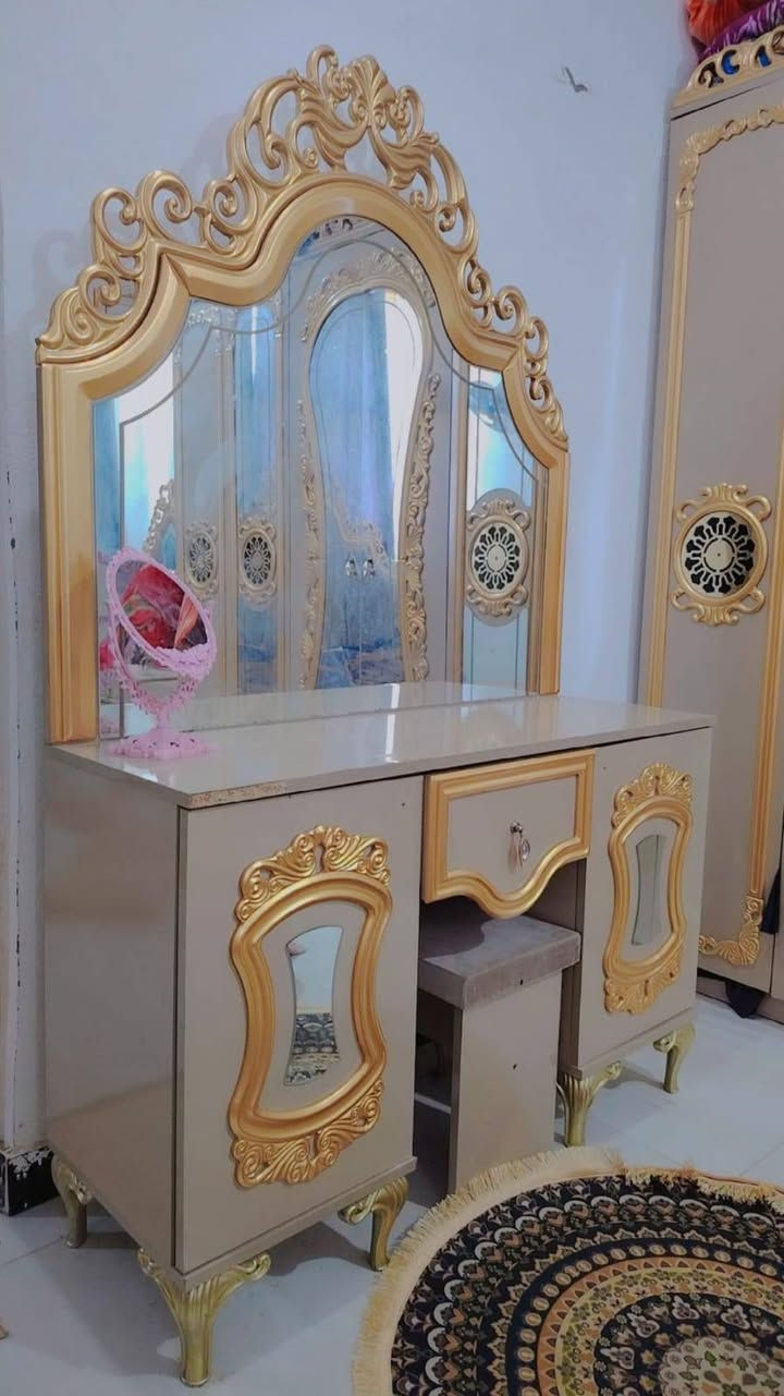 غرفه تركيه للبيع مستعمل بس نظيف المراسلة او الاتصال واتساب موجود ***********
