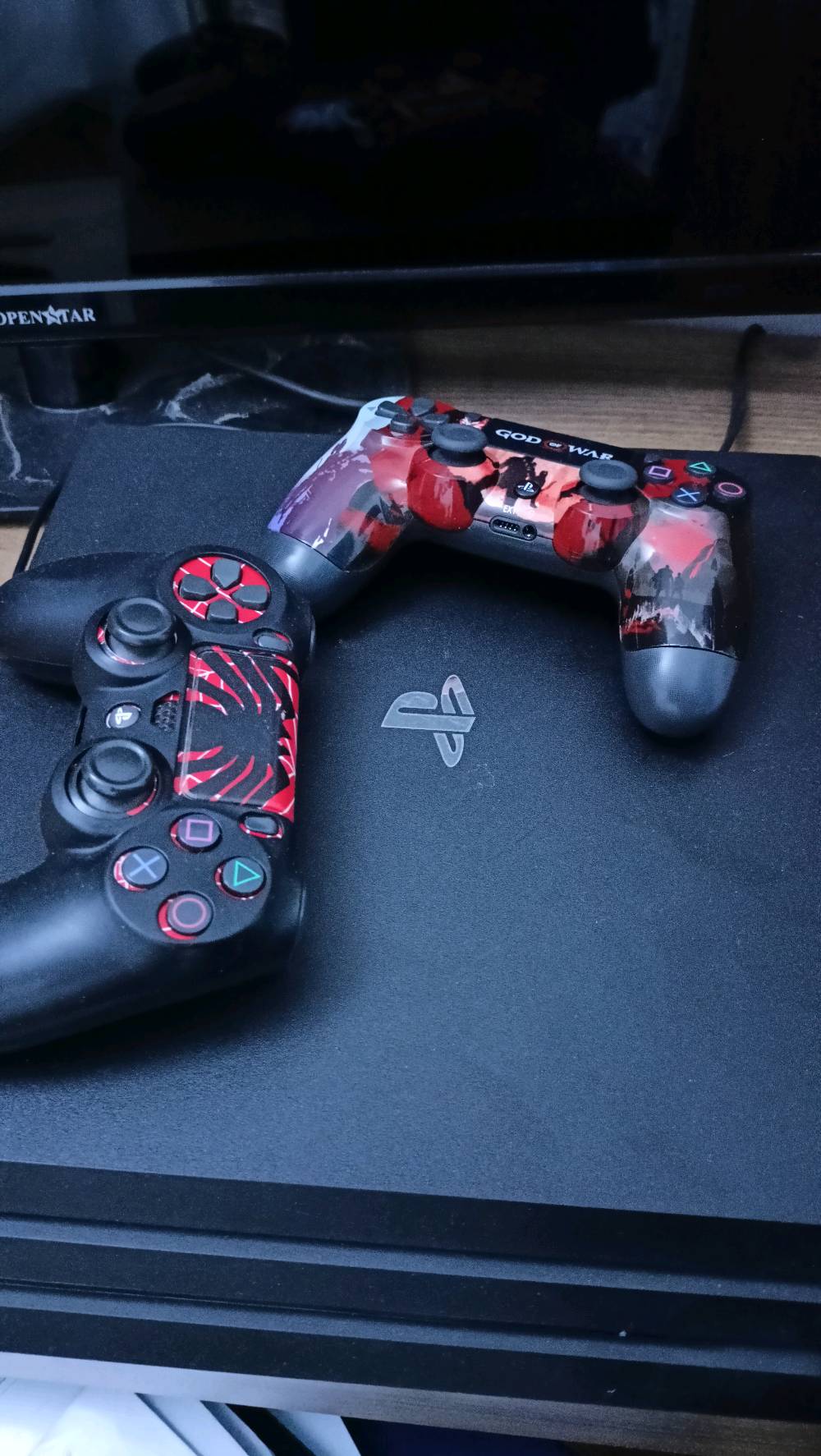 بلي فور برو 
المساحة 1 تيرا 
نظافة فوول ما مفتوح نهائياً 
ويا 3 أقراص واضحات بالصورة + UPS نظيف
السعر 375 ألف بي مجال بسيط ، إستفسار أكثر الرقم بي واتس 

مكاني بغداد / أبي غريب