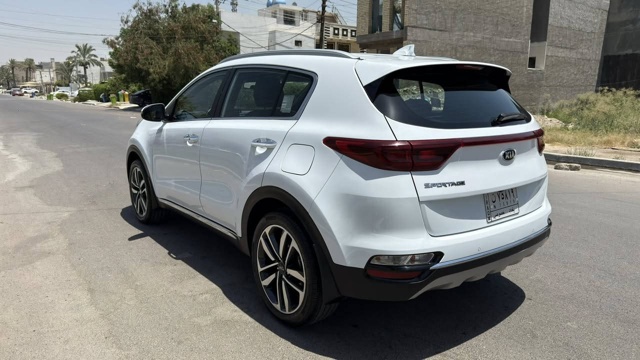 السلام عليكم
كيا سبورتج 2021 خليجي 
بصمة
كاميرا 
حساس امامي خلفي 
كشنات كهرباء 
شاشة كبيرة كار بلي اصل 
داخل حمصي 
جلد 
اشاير مري و ترحيب 
ماشية 40 الف حقيقي 
سيارة كاملة مكملة بيهة شخط اقل من شبر بالباب الخلفي عكس السايق متصلح بالكارت موجود بالصور 👇

السعر : 21,500 $ 
العنوان : السيدية 
وتساب و اتصال : ***********
