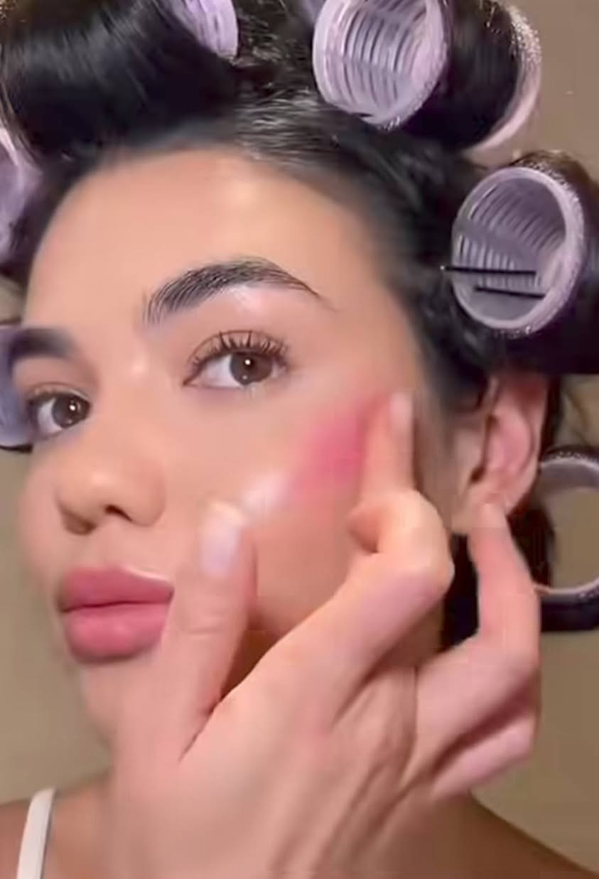 بلشر، حمره سحريه من شيكلام كريمية وسلسه بالدمج وريحتها طيبه ناعمه جدا تحتوي فيتامين E ترطب وتغذي
👍 💗


**إذا كنت صاحب هذا الإعلان وتريد حذفه لأي سبب، رجاءا أرسل رسالة إلى الدعم الفني**