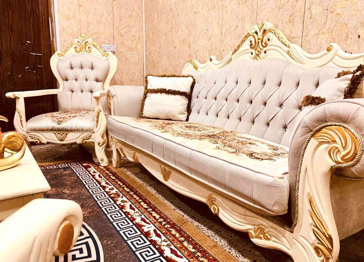 تخم زان تركي ملكي 10مقاعد 
نظافته 100%
خشب جدا ثقيل الاصلي
مكانه الحريه يتوفر توصيل 
***********
