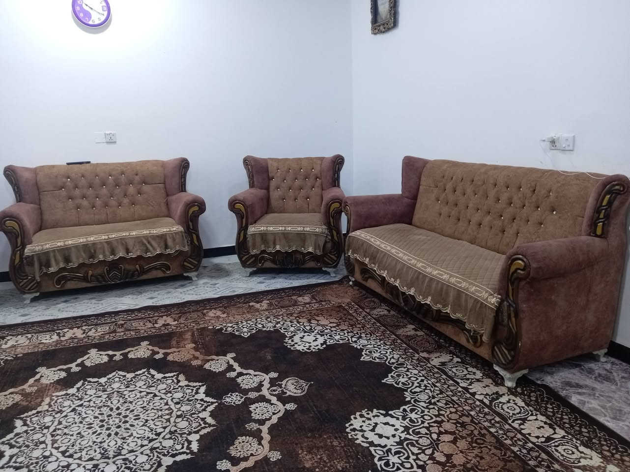 السلام عليكم تخم تزكام جديد اي ضرر مابي نظيف جدا 10 مقاعد مع مفرش هدية اليحب يجي ويشوفه بعينه  السعر ٣٧٥ وبي مجال الشراي يتفضل خاص او ع رقم الهاتف *********** مكاني سماوة
