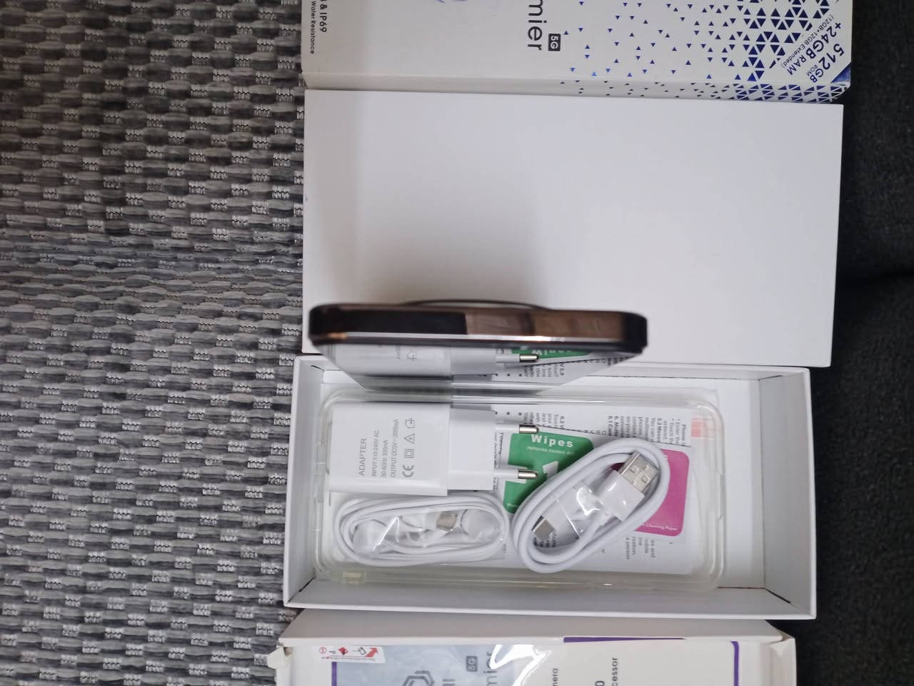 هو Tecno Camon 30 Pro 5G. يُعد الهاتف خياراً قوياً في الفئة المتوسطة، حيث يركز على أداء الألعاب والتصوير.المواصفات الرئيسية لهاتف Tecno Camon 30 Pro 5G:المعالج: Mediatek Dimensity 8200 Ultimate ثماني النواة، ويدعم تشغيل لعبة ببجي (PUBG) بـ 90 إطاراً في الثانية (90 فريم).الشاشة: شاشة AMOLED بحجم 6.78 بوصة، بدقة FHD+، وتدعم معدل تحديث عالٍ يصل إلى 144 هرتز.الكاميرات:الخلفية: ثلاثية، الرئيسية بدقة 50 ميجابكسل، مع كاميرا واسعة جداً بدقة 50 ميجابكسل، وكاميرا ماكرو بدقة 2 ميجابكسل.


**إذا كنت صاحب هذا الإعلان وتريد حذفه لأي سبب، رجاءا أرسل رسالة إلى الدعم الفني**