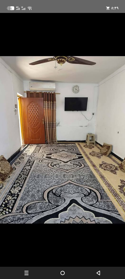 دارللبيع حي الانصارقرب مولدة حيدرالعكايشي خلف ش الحرفين مساحه70م مكون من غرفه.واستقبال
ومطبخ وصحيات
وطارمه.سعر72وبي مجال***********
مكتب امير
