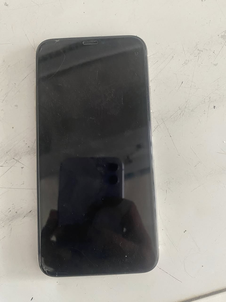 ايفون اكس للبيع شاشه وبطاريه مبدل وبي عطل بسيط مايلمس السعر ٨٠:::::::***********
