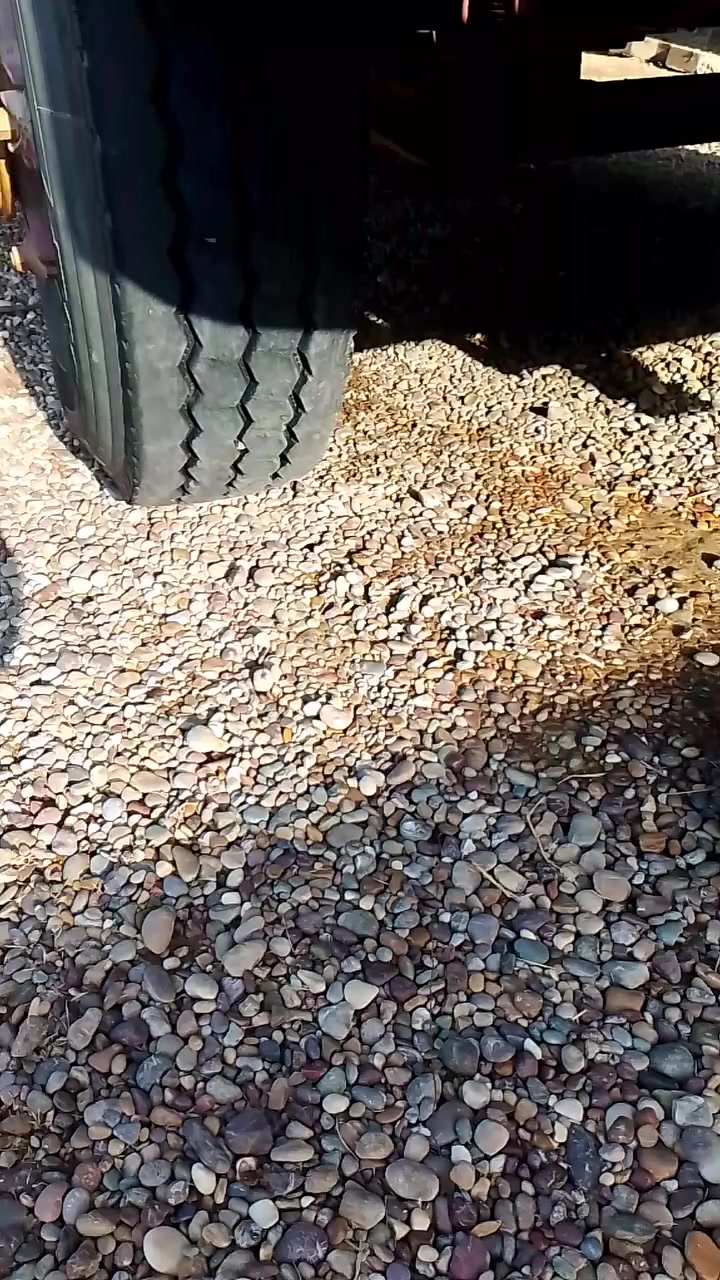 تايرات هن وياله وبرماغ لبيع مكان ابي غريب واذا اكو مراوس بثنين وعشرين ميخالف رقم الهاتف ***********
