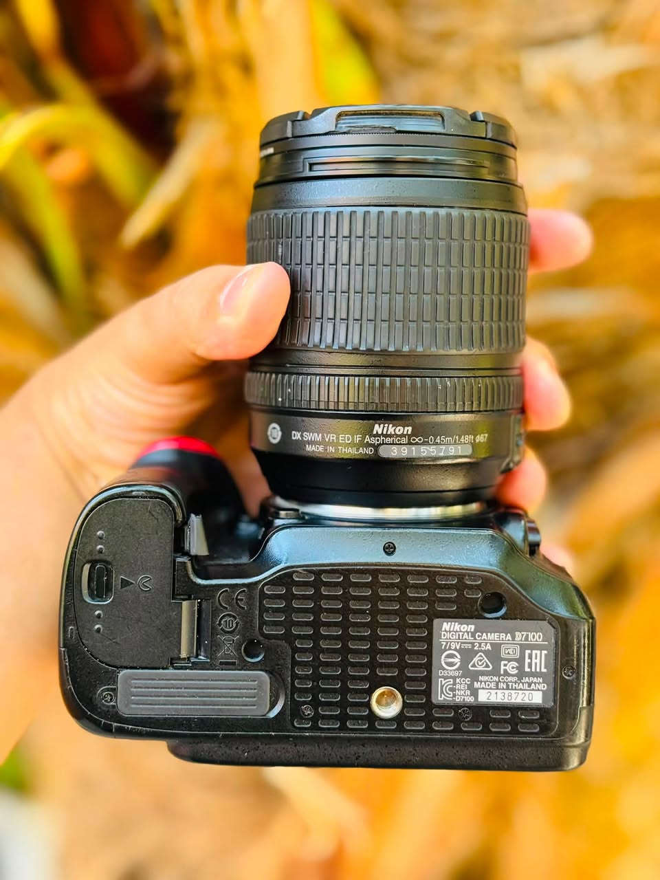 نيكون d7100
جديده كلش النضافه 100/100
(سعرها مناسب )
عدسه 18/105
كارتوني الاصليه 
شاحنه الاصليه 
بطاريا ٢ الاصليه 
رام الأصلي 
حزام الأصلي 
كافه ملحقاتها الاصليه
***********
