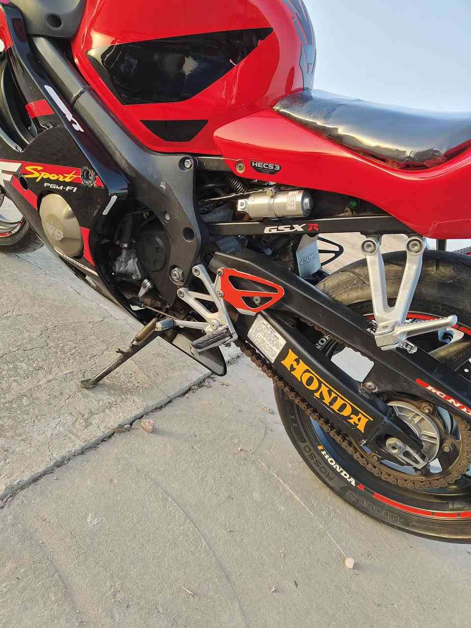 السلام عليكم دراجه للبيع افوراي محرك 600 كفاله عامه الدراجه مكمركه وبيها اوراق كمرك اصلي وكلها على البلاد حته كفراته البلاد سعرها 30 وبيها مجال لشراي وهاذ رقمي*********** والي مو شراي لا يجي بس يستفسر ويتعبني وتعبه
