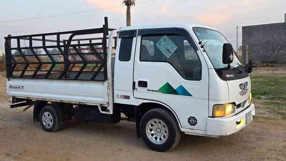 كيه فونتيره موديل 98 رقم انبار كليزي  هزه جديده عظم عاج 30 محرك كير صدر كهربايات تخم  تاير كله جديد سياره مال جناي متعوب عليه جهزه من كلشي دوشمه تخم كله جديد سبعه جنكال  سعر 53 وبيه مجال مكاني رمادي ***********
