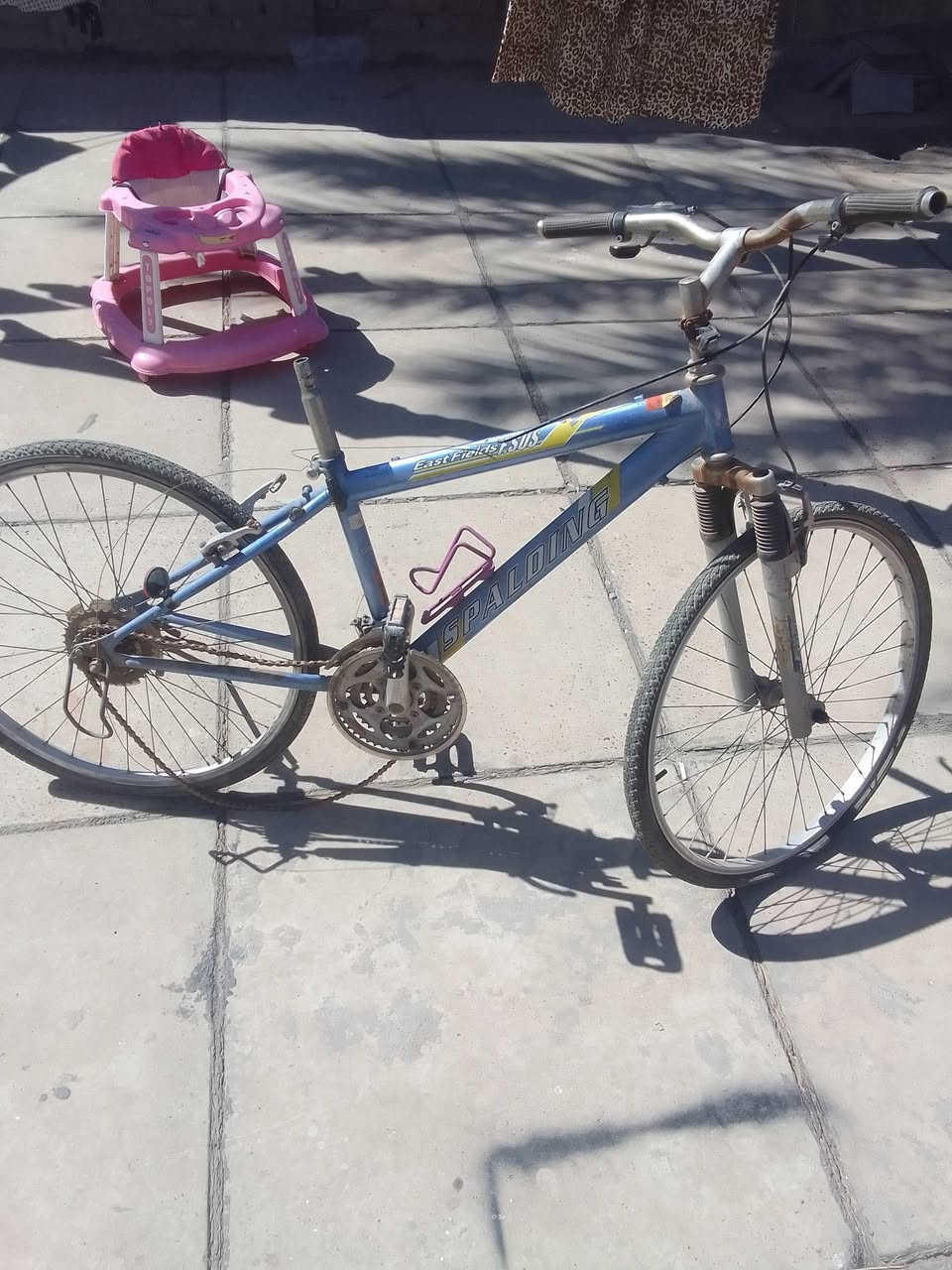 السلام عليكم متاح مجموعة بايسكلات احجام مختلفه كما موظح بالصور بيهن نواقص قليله البعض ينرادلهن تبديل تايرات الي يحب يشتري انطي اكو ثلاثه ماناشر صورهن انطيهن هديه الي يحب يشتري يخلي سعر واني بالخدمه ابيعهن شلعه وحده ما ابيع مفرد العنوان مدينة الصدر حي الاورفلي هاتف ***********
