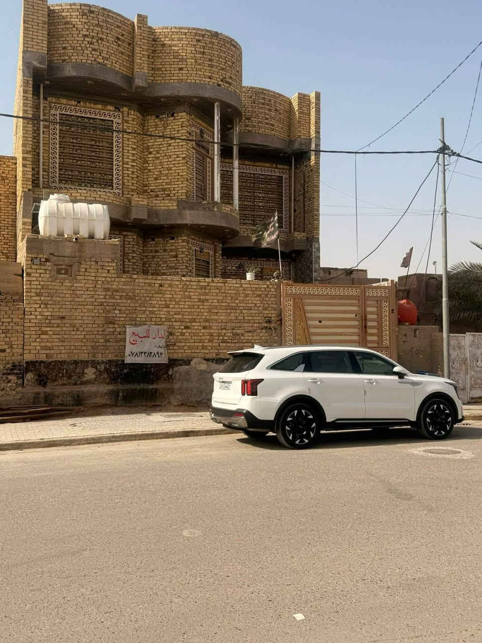 السلام عليكم. بيت طابقين كونكريت كامل بناء 2026 مطبخ واستقبال وصاله وغرفتين وحمام وصحيات خارجية وكراج +طارمه.  لكل طابق. بناء  درجه اولى من افضل المواد من طابوكه ال اصغر شي بالبيت +مناور 2  من افضل مواد وليجي يشوف بعينه مساحة البيت 200 بيت اساس ارتفاعه متر عن شارع يقع ع شارع العام تبليط 
مكان الصدر الثالث. 

***********
