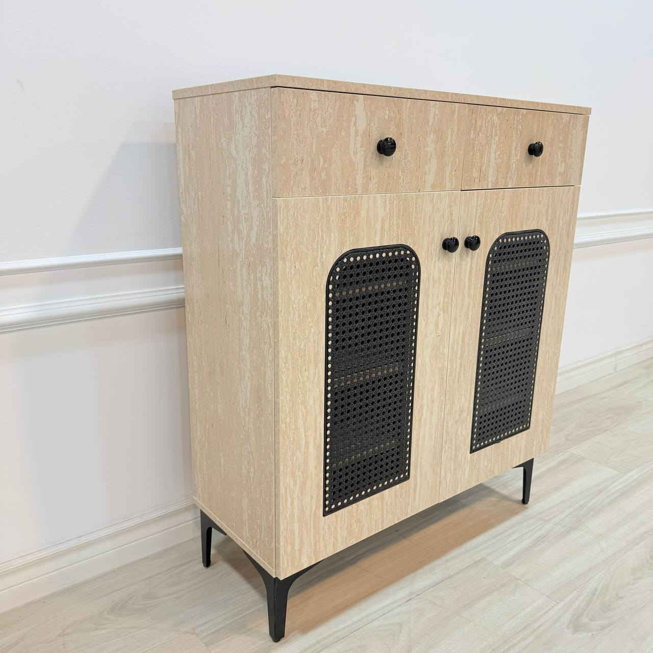 جزامه احذيه 2 باب ومجر 
خشب 
عرض 80 سم 
ارتفاع 95 سم 
عمق 32 سم 

منشأ تركي 😍🇹🇷 

للحجز والاستفسار يمكنك مراسلتنا على الصفحه الرئيسيه 
وايضا يمكنك لاتصال واتساب او تصال هاتفي 📞📞
رقم الهاتف ***********

توجد خدمه توصيل كافه محافظات العراق 🚛🚛🚛🚛
