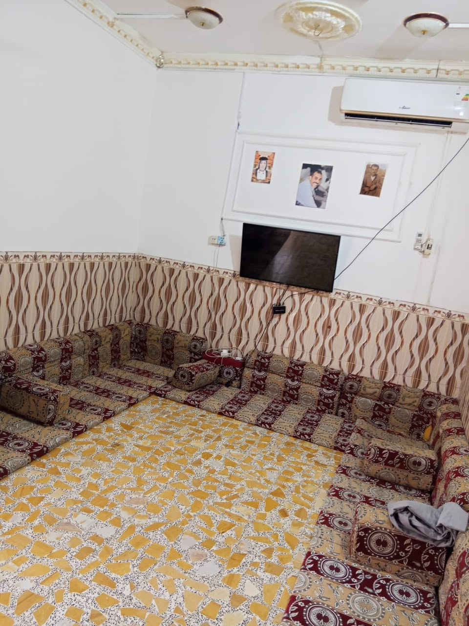 بيت في حي الحسن
غرفتين
صاله 
مطبخ
صحيات
استقبال 
مساحه البيت 150 متر (بناء فرمستون ) مثل مشوف بيت نضيف


**إذا كنت صاحب هذا الإعلان وتريد حذفه لأي سبب، رجاءا أرسل رسالة إلى الدعم الفني**