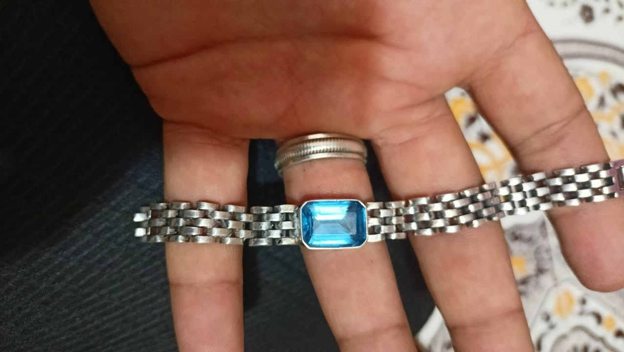 ساور فضه وزن 23 غرام مع الحجر سعر نهائي 92 الف سعر الغرام 4 الف


**إذا كنت صاحب هذا الإعلان وتريد حذفه لأي سبب، رجاءا أرسل رسالة إلى الدعم الفني**