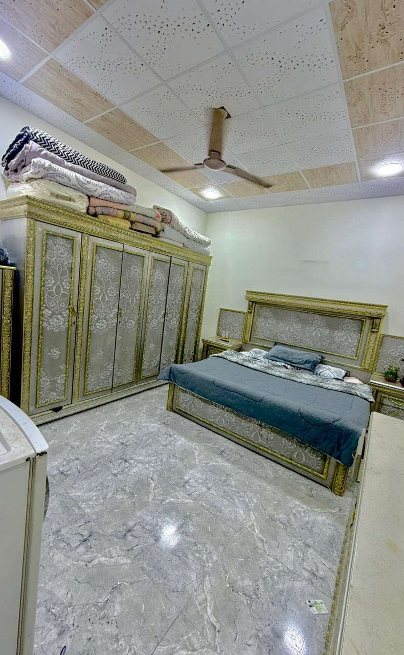 متوفر دار سكن القبله حي الرشيد مساحة 240متر ركن ثلاث طوابق  بناء  طابوق بالكامل الطابق الأول غرفه منام   صاله مطبخ حار بارد ديوانيه كراج صحيات 
الطابق الثاني 
3منام صاله مع صحيات 
الطابق الثالث 
غرفتين صاله مع صحيات 
السعر 275قابل للتفاوض 
للاستفسار مراجعة مكتب عقارات الرواد 
أو الاتصال على الرقم ***********
