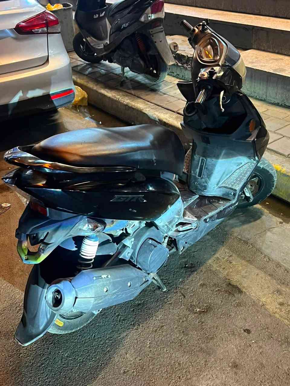 سلام عليكم شباب جي تي ار للبيع الشكل القديم 
كله شغال اي نقص مابيها كامله مكمله كفاله عامه 
مكينه مامفتوحة جيب فيتر وتعال شلعه معدل 
مكاني بغداد البلديات ***********
