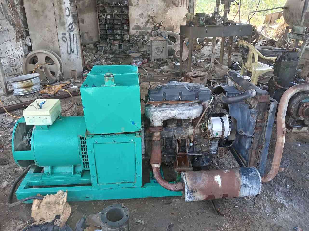 مولد محرك كيا 2701 مع رأس توليد ٣٠ كيفي 120 أمبير ٣ جاهزه شرط الشغل وتحميل الكهرباء ابيع علفحص بابل المحاويل ***********
