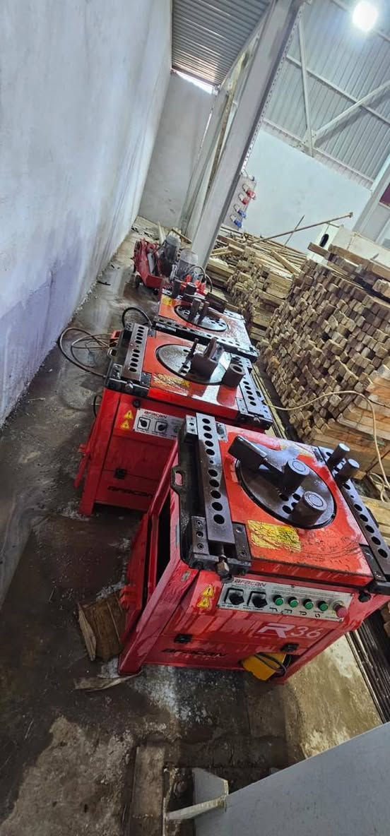 سلام عليكم عواجتين ومقصين للبيع السيتي ب30 للاستفسار ***********
