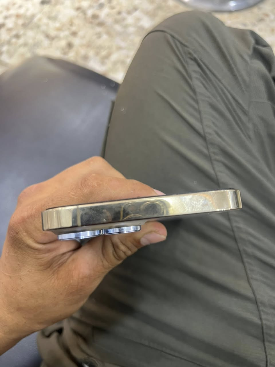 سلام عليكم ١٣ برو ماكس للبيع
بلادي ممفتوح شخط مابي

بطارية٧٩ 

ذاكرة ٢٥٦

الجهاز مكفول من كلشي 

للتواصل ***********
