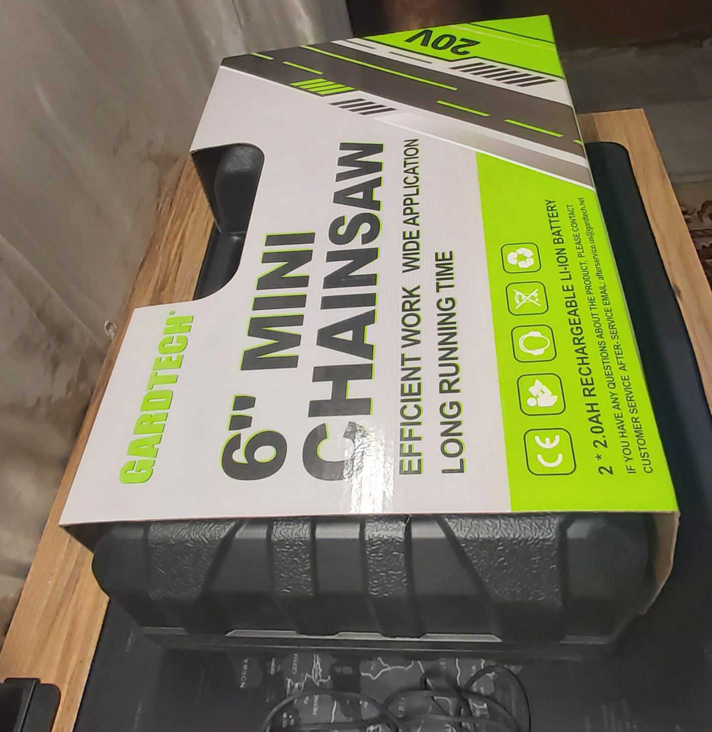 السلام عليكم 

منشار سلسلة لاسلكي محمول Gardtech 6" Mini Chainsaw

- المواصفات:
- طول نصل القطع: 6 بوصة (15.24 سم)
- الجهد الكهربائي: 20 فولت
- نوع المحرك: محرك نحاسي عالي الكفاءة
- البطارية: ليثيوم أيون 2.0 أمبير ساعة
- سرعة السلسلة: 5 متر/ثانية
- الوزن: 1.1 - 1.2 كجم
- المميزات:
- نظام أمان مزدوج
- تصميم مريح ومقبض مغطى بالمطاط
- سهولة الصيانة
- تبريد فعال
- المحتويات:
- المنشار الكهربائي
- 2 بطارية ليثيوم
- شاحن جداري سريع
- سلسلة إضافية
- مفك ومفتاح ربط.


**إذا كنت صاحب هذا الإعلان وتريد حذفه لأي سبب، رجاءا أرسل رسالة إلى الدعم الفني**