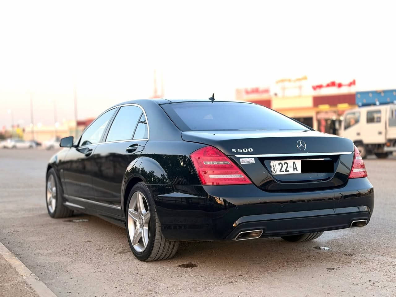 السلام عليكم ورحمة الله
مرسيدس اس كلاس S500 
موديل 2010 وارد الماني 
فول مواصفات للاخير 
كفالة عامة من كلشي 
محرك بنزين  8 سلندر 
ضمان بدون صبغ بدون تبديل بدون تكحيل بدون تعديل
ماشية ٦٠ الف كيلومتر حقيقي  
المواصفات:-
( ابواب كبيره لارج ،  سقف بانوراما ، كامرة حرارية لعرض لطريق امام السائق ،خمس بردات  ،سقف كنتارا . داخل فورميكا  داخل جلد   . شاشات مع طاولة طعام . كامره .كشنات امامي والخلفي متحرك ابواب شفط ..  اوتو هولد  .صندوق شفط وسحب . حساسات امامي والخلفي  ، كشنات واستيرن كهربائي ، كير شفت استيرن .).  
السيارة مابيها اي خلل كهربائي وكير ومحرك كله بشرط 
مامفتوح 
رقم اربيل الجديد . 

العنوان : الديوانية المركز . 

رقم صاحب السيارة
 ***********‬
