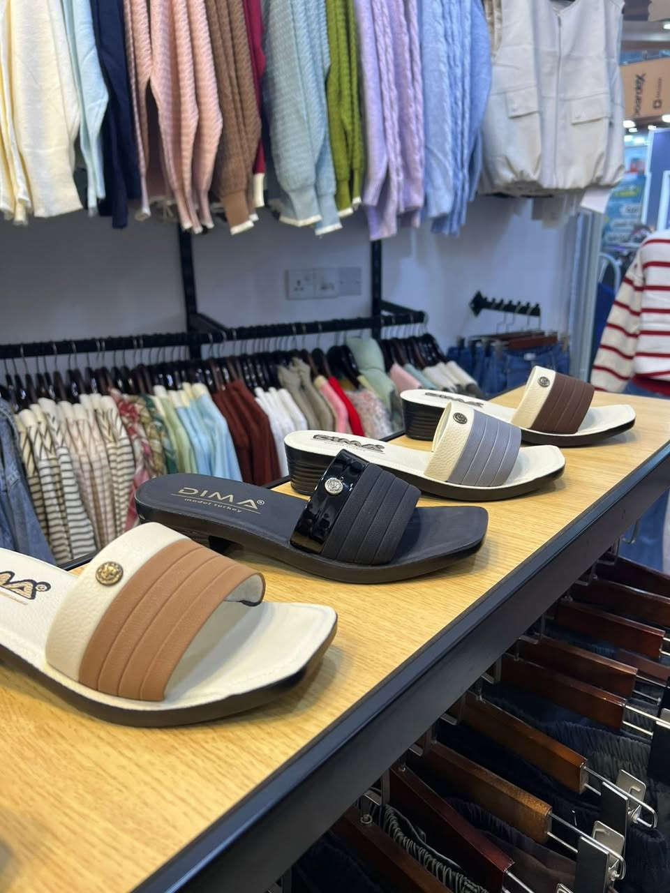 مساء الخير .... .وفرنا لكم .. 🍋🍋🍋
 شحاطة كعب مربع ٣ سم  جلد طبي فول اناقه و خفيف و  مميز و انيق ....
سعر ب٨  الاف 
اخذ
القياسات  37-38-39-40-41
الالوان اسود بيجي نيلي كاكي
  العنوان : كوت / شارع الهورة / معرض الرواق  يوجد خدمة توصيل لكافة محافظات العراق 😍 واتساب *********** __*********** الجمال 🌹الأناقة 🌹 البساطة 🌹النزاكة 😁

#اكسبلور #اكسبلور_فولو_ي_حلو🔥😴_ي_عمري #اكسبلور_فولو_شوفو_البوستات_الي_قبل_راح_تعجبكم
