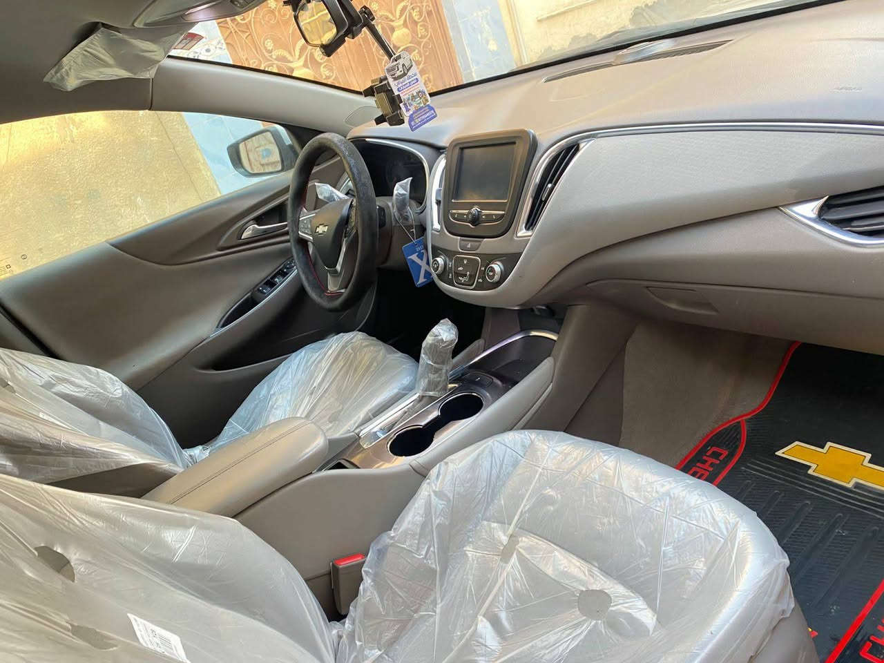 ﷽ﷺ﷼﷼ شوفرليت ماليبو موديل ٢٠١٨ رقم بغداد مكلف بل النشر
فول عدا الفتحه ( بصمه تشغيل - بصمه ابواب وبصمه جنطه ) 
قطعتين تبريد 
حادثها بنيد ودعاميه بدون شواصي 
وجامرلغ بي بارد فقط سعرهة 105 وبيها مجال اتصال على الرقم صاحب السيارة *********** مكلف بل النشر بغداد المحمودية بس بيع
