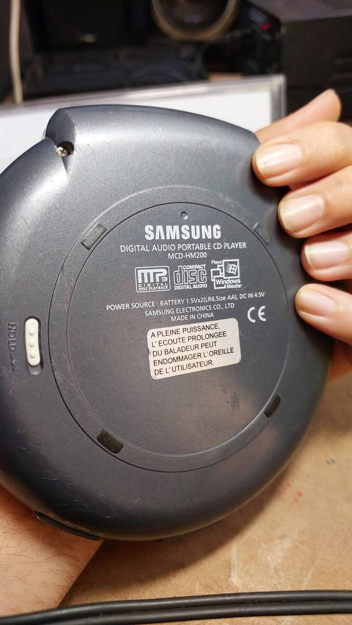 السلام عليكم.. عرض #2026089
مشغل أقراص محمول SAMSUNG أصلي 
كهرباء التشغيل بطاريات أثنين و محولة 4.5v 
يشغل أقراص MP3, CD AUDIO , WMA .
السعر 15 الف دينار عراقي 
توصيل موجود كل محافظات العراق ⚘️

Mustafa Electronics 
Audio , Video & Electronics
Whatsapp: ***********
