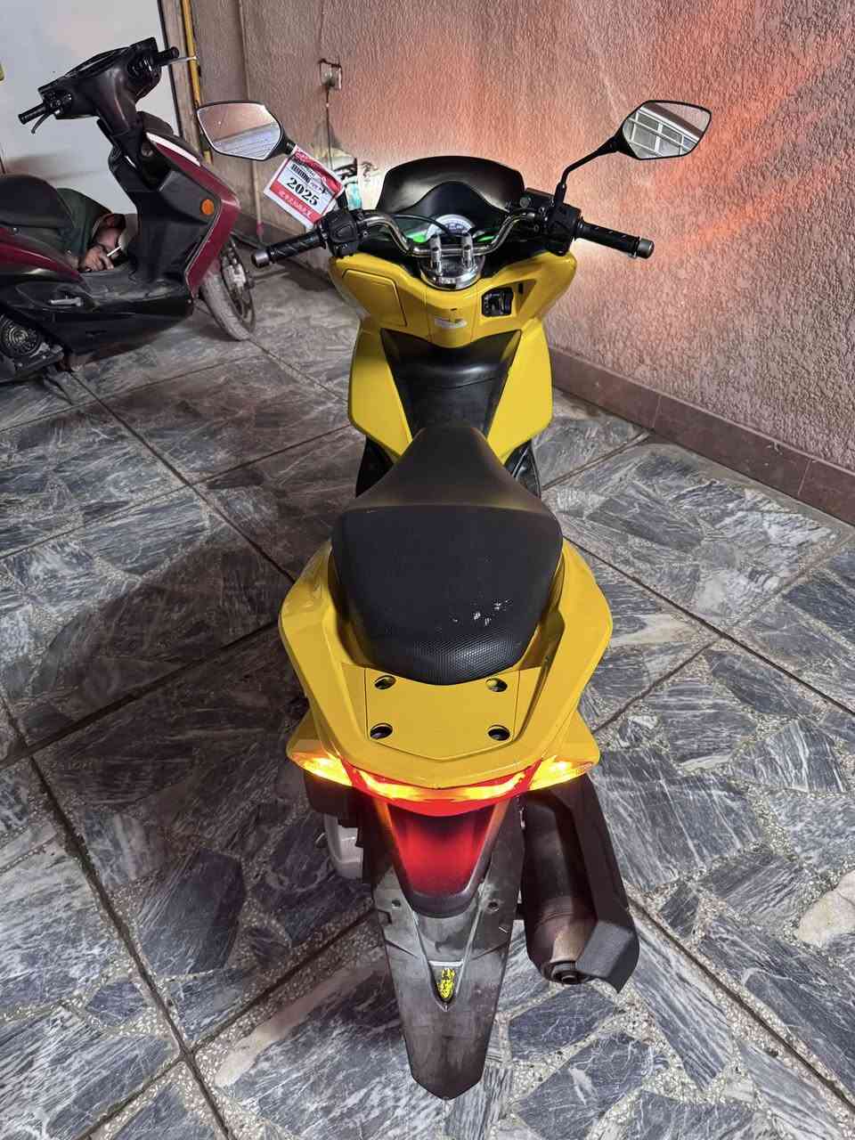 سلام عليكم جيل ثاني ياباني لون مميز
مكفوله كفر ومكينه بلادي اي نقص مابيهة
دبل سويج ☑️ 
مكينه 150 ☑️ 
حساس ستان ☑️ 
حساس زدحام ☑️ 
وياها المنفيس الاصلي وكتلوكاتهة 
شوكت متجيه نكره الدراجه السعر 13 ونص وبيه مجال
مكاني الامين الثانيه رقمي *********** ماسنجر ممتواجد
