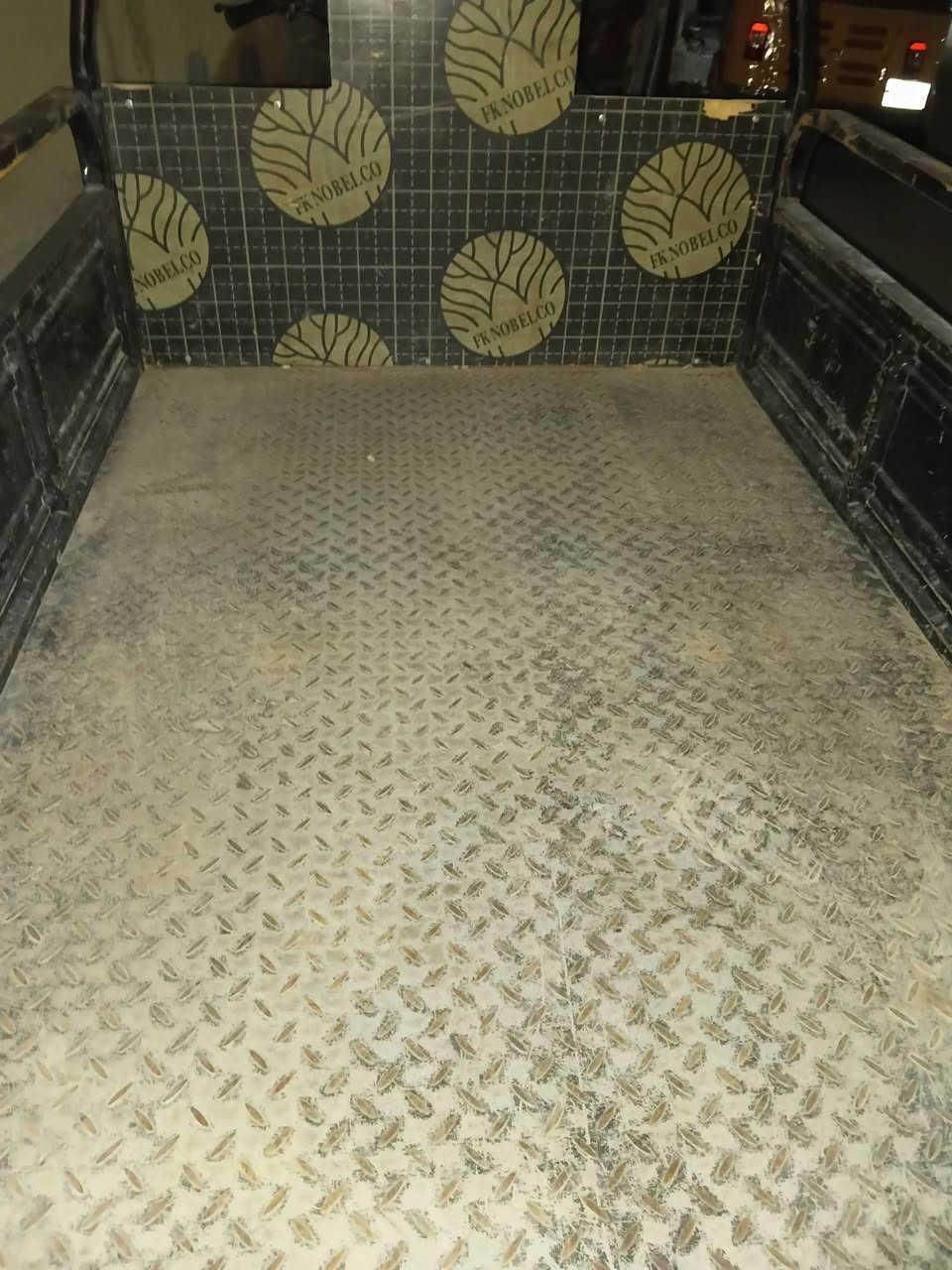 سلام عليكم ستوته جمره موديل 2022 نضيفه كلشي شغال بيه اوراق اوراق اصوليه سعر مليون وثمنميه وبيه مجال جسر ديالى القديم رقم الهاتف *********** واتساب فقط وما زنجر مفتوح راسا ودلل
