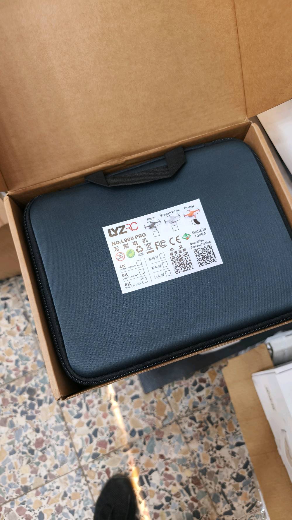 درون L900 pro
 مدى ٢ كيلو 
ارتفاع ٣٠٠ متر
جي بي اس 
عودة ذاتية 
تصوير فول HD
بطارية تدوم ٢٥ دقيقة