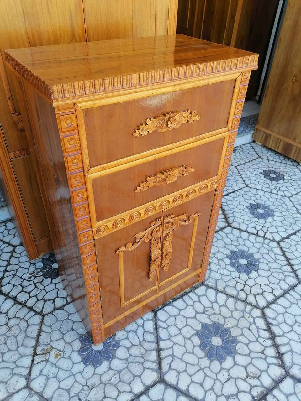 تخت طفل درجة أولى مع كمدي مجرات شغل ثقيل معرض ابو حسن حي السكر مقابل ساحه غاز السكر ت *********** مستعدون لشراء غرف النوم والكناتير المستخدم
