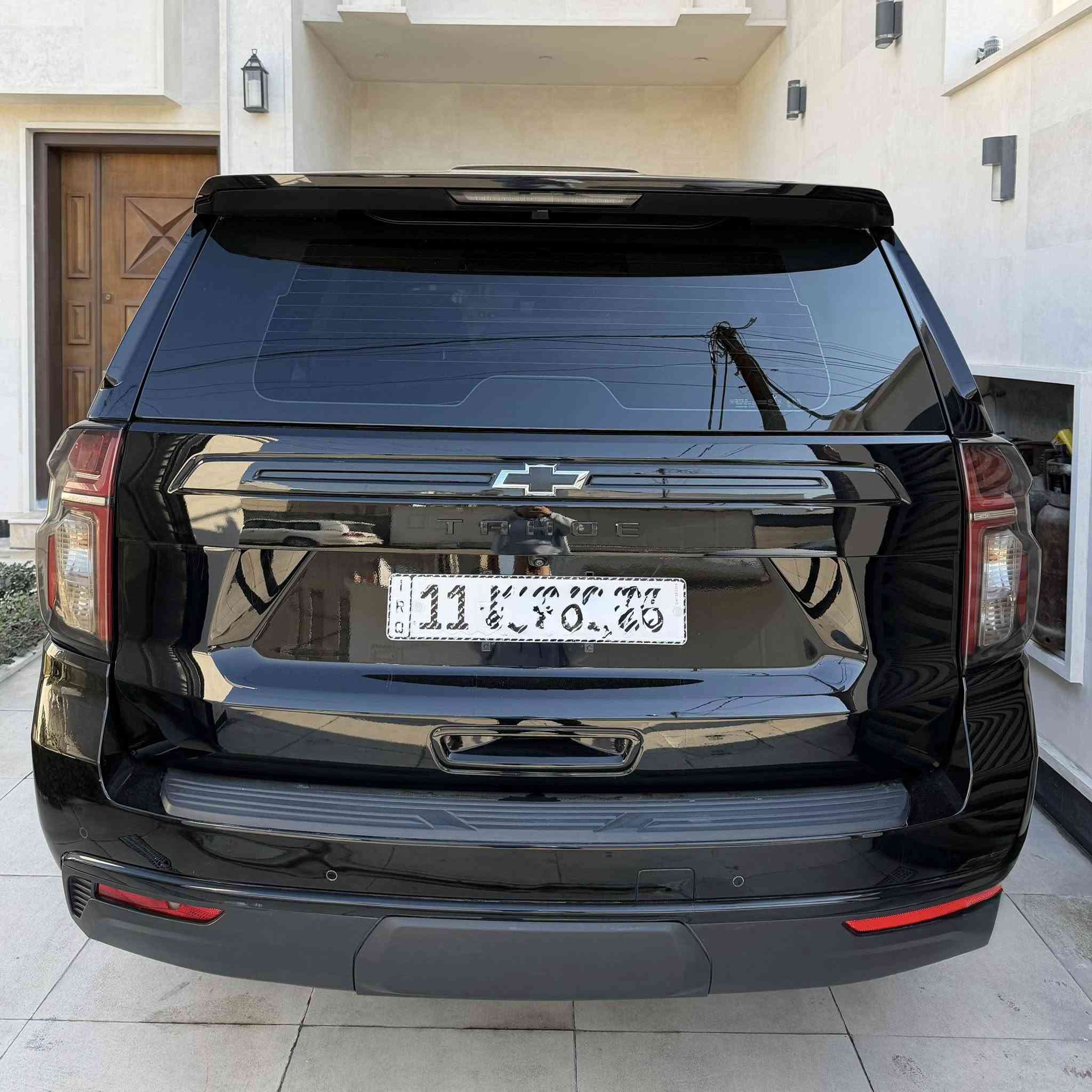 السلام عليكم
للبيع

‏CHVROIET TAHOE LS 2023 

السيارة خليجية استلام شركة المنصور ضمان
لون أسود 
على ايدي من الزيرو 
ماشية 41 ألف كيلو متر 
كانت مغلفة ppf من الزيرو  لاكن قبل شهر زلتة وعندي تصوير من ينزال وسويتلهة عناية بولش وحمام وواكس

مواصافات ls 
مقاعد امامية كهرباء
شاشة لمس
كامرة خلفية
بصمة
رادارات 
نقاط عمياء 
داتاشو تنبيه
حساسات امامي خلفي 
( بجم برايمر بلادي )

سيارة مسويهة بلاك ادشن تغليف مو صبغ 

مكفولة كفالة عامة بأستثناء تعديل pdr بحافة البنيد والجاملغ بدون صبغ بدون دواخل بدون ايرباك 
سيارة بدون ملاحظات مكفولة من الشخوط

محرك كير  مكفول من الفتح والتبديل والخلل 
حدادية كفالة

سيارة جديدة وبدون نقص 
مكان السيارة بغداد 
السعر 46,800$
للاستفسار *********** 📞
