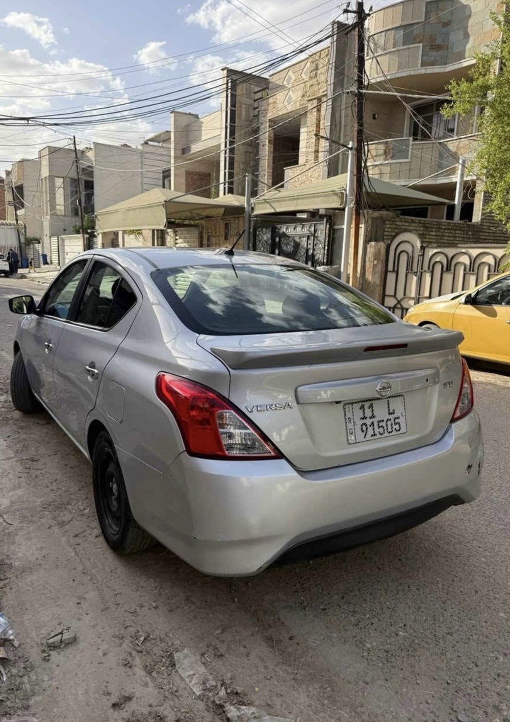 سلام عليكم  نيسان صني فيرسا ١٩  فووول و مكفول رقمهه بغداد الجديد ب اسمي   تحويل ربع ساعه بالطوبجي  سياره جاهزه  من كلشي  كبل  للشارع 
سياره  بيهه اربع قطع 
مكانهه  بغداد  الدوره 
عارضهه ب ٩٣ مجال  قليل  للشراي 
تواصل 
***********