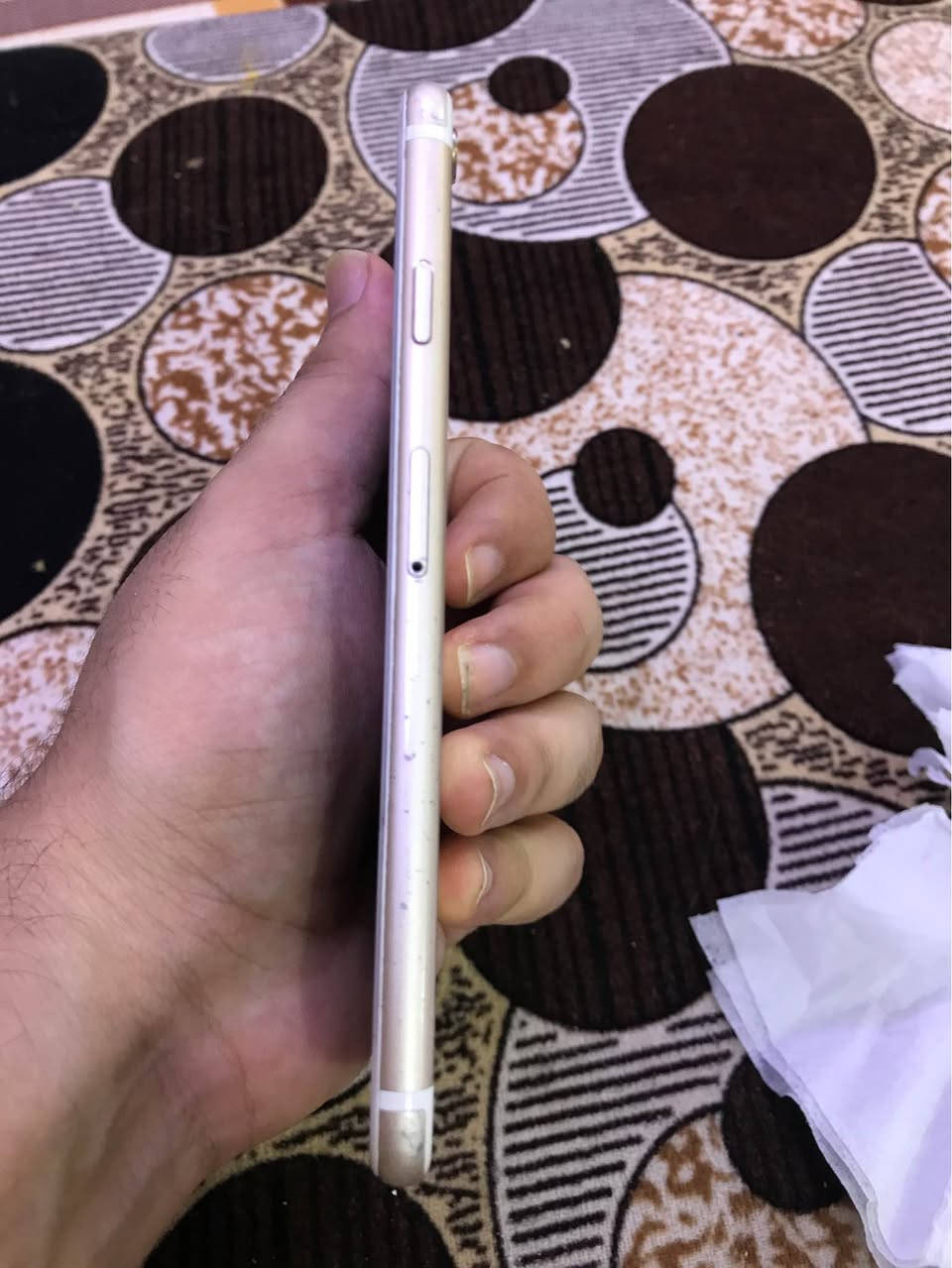 سلام عليكم للبيع ايفون 6عادي جهاز كلش نظيف ماشاء الله ذاكره 16 بطارية 100 شرط تنسه  الشحن لون ذهبي بصمة سيمكارت كلها شغال شرط كامرات فول واضح تخبل نموذج M امريكي حيل نظيف الجهاز مكاني كركوك رقم *********** سعره 50 الف وبي مجال ملاحضه بي فطر بل شاشه مايبين بل حافه صايره كركوك, العراق
