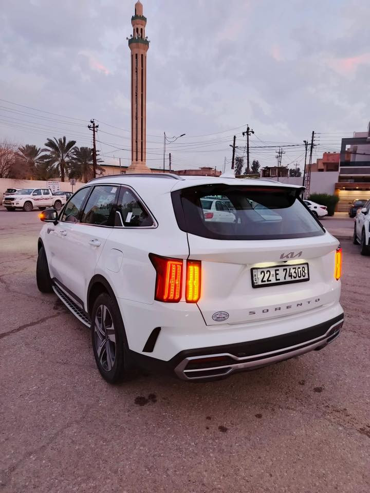 سورنتو 6 سلندر 2022 
- لوحات اربيل بسمي -
- مكان السيارة موصل -

الموديل : 2022. (خليجي) . 
المحرك  : 6 سلندر 3500cc 
العــــداد :  46 الف كيلو متر . 

المواصفات :
* شاشة عدادات متغيرة.
* كشنات كهرب 
* هاند بريك بصمة . 
* صندوق كهربائي .
* بردات أبواب خلفية . 
* اطار قياس 255/45R19 انج .
* دخول وتشغيل بصمة .
* أنظمة قيادة متعددة .
* شحن وايرلس .
* كاميرا خلفية . 
* المصابيح الأمامية زنون .
* كشافات الضباب زنون . 
* تشغيل عن بعد .
* مقعدين الامامية كهرباء .
* نظام APPLE CARPLAY.
* انارة داخلية متعددة الالوان.
* حساسات خلفية وامامية .
* مكيف خلفي مع وحدة تحكم منفصلة .
* السعر / $𝟮𝟴𝟱 『بيه مجال』 
__
* للأستفسار / ***********
