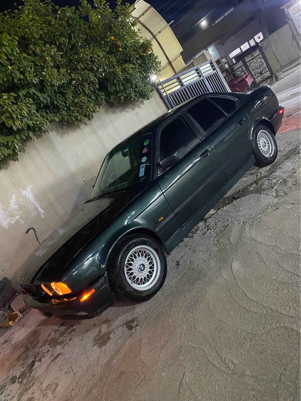 Bmw 525 گير تؤماتيك فول فوله به س سلايت نيه مؤ ديل ١٩٩٤ته قه و ره قه به شه رت گيرو مه كينه ي به شه رت ٤ جام كاره باي ئارم هه ولير ژ.م *********** أربيل, العراق
