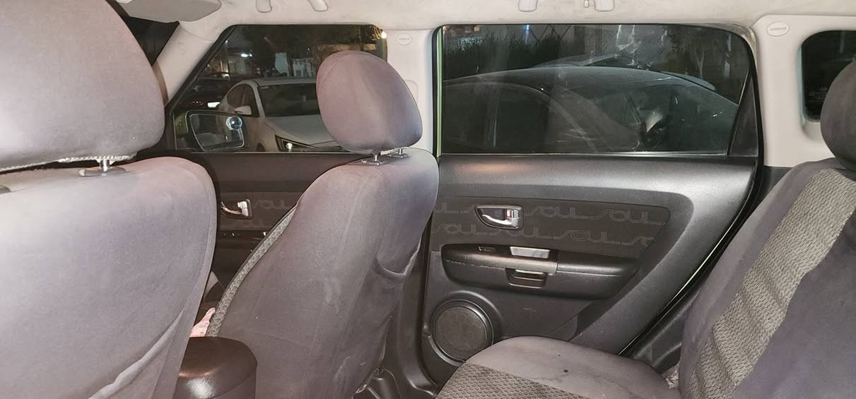 للباحثين عن السيارة العملية والاقتصادية متوفرة الآن كيا صول موديل 2013 بحالة فنية ممتازة، ومصروف عليها من الصدام للصدام
المواصفات والأداء:

المحرك : 2000 دوش DOHC) - عزم وقوة.

ناقل الحركة أوتوماتيك.

المسافة المقطوعة: 119 ألف ميل.

التبريد كمبريسر وراديتر تبريد "جديد" ثلج

التحديثات الأخيرة السيارة مشدودة جديد)

صدر أمامي وخلفي جديد بالكامل.

باتري جديد + طقم تايرات جدد.

السيارة برغي واحد ما محتاجة جاهزة للاستخدام فورا.

الأوراق القانونية وحالة البدي:

الرقم بغداد - السنوية نافذة لغاية 2027 وباسم صاحبها (تحويل مباشر).

حالة البدي: ضربتها بأمريكا كانت بسيطة بين البابين جهة

السابق) ومصلحة بدقة.

ملاحظة: تم رش الجاملغ الأيسر والبنيد بسبب "الكلير" (تجميلي فقط).

السعر المطلوب :98 ورقة (سعر مناسب جداً).

مكان التواجد: بغداد - حي الجهاد.

للتواصل والاستفسار عبر الاتصال او الواتساب

***********
