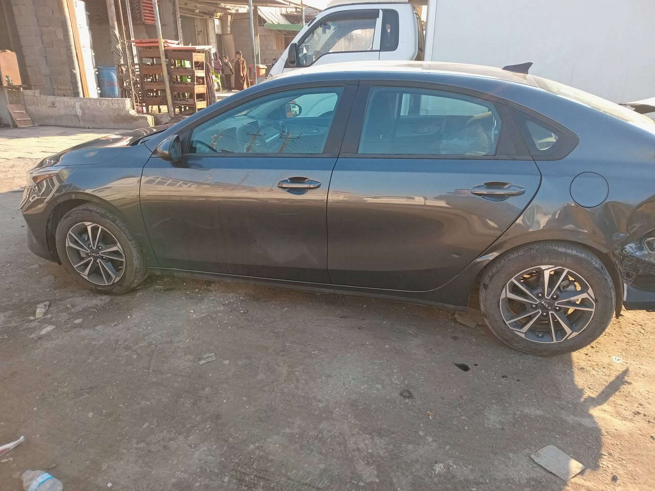 سلام عليكم للبيع كيه فورتي موديل ٢٤ دخول جديد ابيع على حادثه بدون رقم منفس بسمي مكاني بغداد ***********
