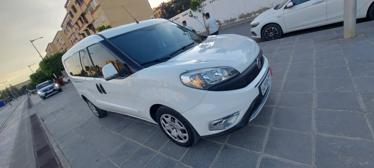05/40__64//47//60
سيارة عائلية ما شاء الله 
00 peinture 00 Frio 
Fiha doumi moutor ma7tot 350k km
Kolach marche Kolach active الجزائر, سيدي امحمد


**إذا كنت صاحب هذا الإعلان وتريد حذفه لأي سبب، رجاءا أرسل رسالة إلى الدعم الفني**