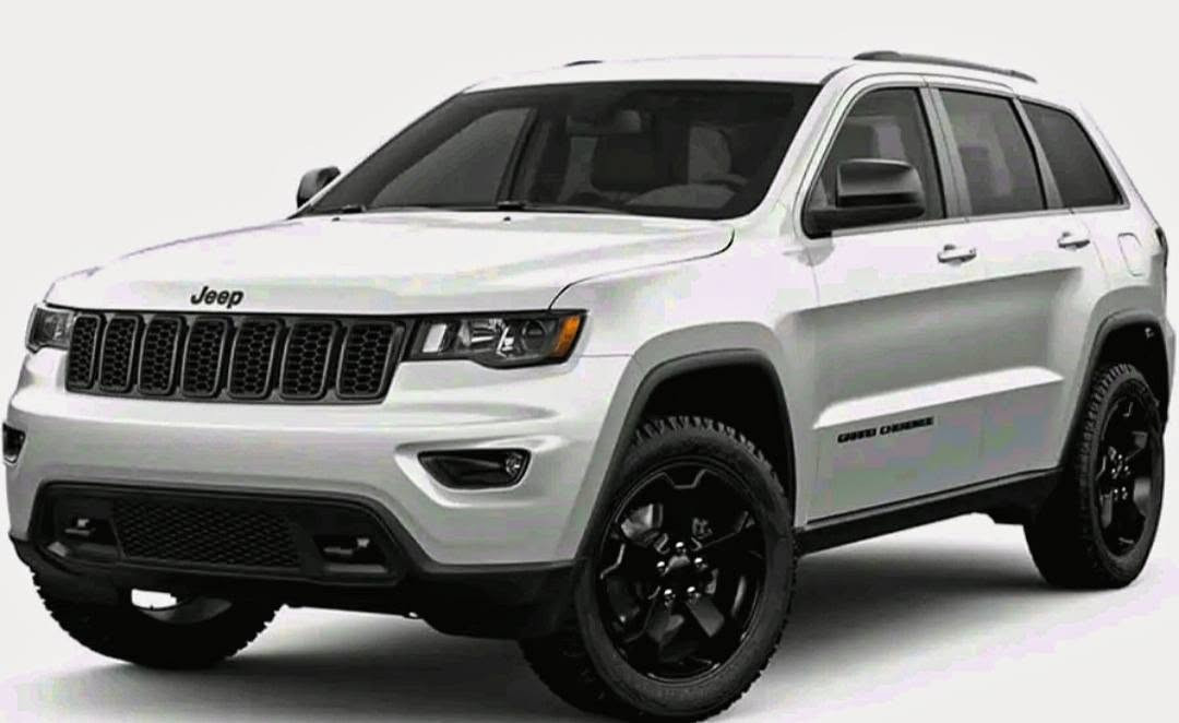 Jeep Laredo  2018  ..black top..  
جيب بلاك توب اللون أبيض ثلجي "حاجب ابيض" مستوردة من امريكا" للمملكة العربية السعودية ومصلحة بأمريكا " مجددة لغاية 2027..فول جديده واستخدام شخصي بعناية تامة.. ماشية 61 ميل رقم بغداد انكليزي جديد..؟
حادثها  سطحي تبديل بنيد ودعامية باصلية نفس اللون وصبغ بسيط في كرون الجاملغات الأمامية دون دواخل ولا حداديه "ايرباكات معادة.".  تم التصليح بأمريكا.." ولو كان التصليح بالعراق لم يتبدل البنيد ولا تنصبغ كرون الجاملغات لبساطة الحادث..!! رقم الشاصي والسونار ضمن الصور المرفقة.."..محرك 3600سته.سلندر"وكير "وحداديه "جيدة جداً وعالفحص" ...

   فتحة " جنطة كهرباء"حساسات خلفيه " تحكم ستيرن جهتين " قفل سرعة " فور ويل" كاميرا دوارة " تشغيل عن بعد" كشن جلد ومخمل" تدفئة ستيرن و كشنات" كرسي السائق كهرباء " شاشة عرض كبيرة" شاشة عطلات وبرمجة" تخم تاير جديد "ويل 20 اسود" بلاك توب اصلي "ثلاثه مود انظمه قيادة" تعتيم مرايا "  تبريد شركة قطعتين فصل ايمن وأيسر.." تدفئة مرايا الخارجية.,"وهناك الكثير من المواصفات..مكان السيارة السماوة .... بيع مراوس حسب القناعه ومن الله التوفيق...!!
للجادين الاتصال *********** السماوا, المثنى
