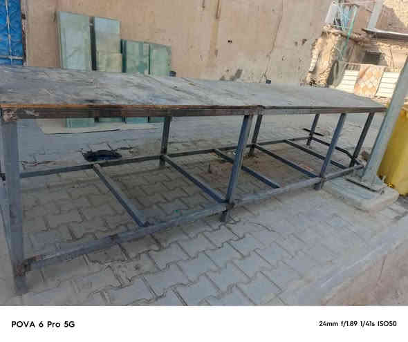 السلام عليكم 
ميز حديد قياس الميز 
الطول 4 متر 
العرض 85cm
الارتفاع 58cm
السعر 350 وبي مجال العنوان البصرة 
***********
هذا رقم صاحب الميز راسلو البصرة
