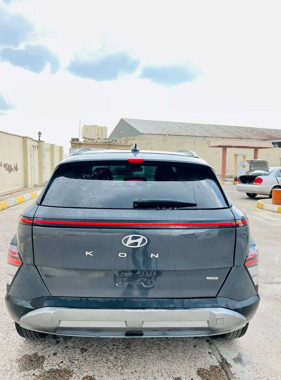 هونداي كونا 2024 
محرك  2000 دوش  
لون سمنتي
ماشية 11 الف فقط
حادث 🔻صندوق صبغ بدون دواخل + بونيد تعديل pdr
ايرباك ستيرن سستيم بلادي ✅

مواصفات SEl
بصمة 
كاميرة
داخل ابيض  
تبريد مركزي امامي وخلفي
شاحن لاسلكي 
ابواب بصمة
ويل كب كروم
كشنات كهربائي
تبريد مركزي امامي وخلفي
مصابيح LED أمامية.
مصابيح LED خلفية.
أضواء ضباب.
أضواء LED ساطعة خلال النهار
نظام الدخول الذكي.
نوافذ كهربائية.
حساسات خلفية لصف السيارة
نظامي  Android Auto و Apple CarPlay.
نظام الملاحة GPS.
اتصال Bluetooth.
اتصال USB.
مدخل AUX.
نظام تثبيت سرعة ذكي.
تشغيل المحرك عن بعد.
نظام تثبيت السرعة.
مكيف أوتوماتيك

سعر 146 ورقة ( بدون رقم ) تترقم شمالي
العنوان / اربيل شارع 100 ( معرض اربيل كارس )
للاتصال واتساب ☎️ ***********☎️***********
