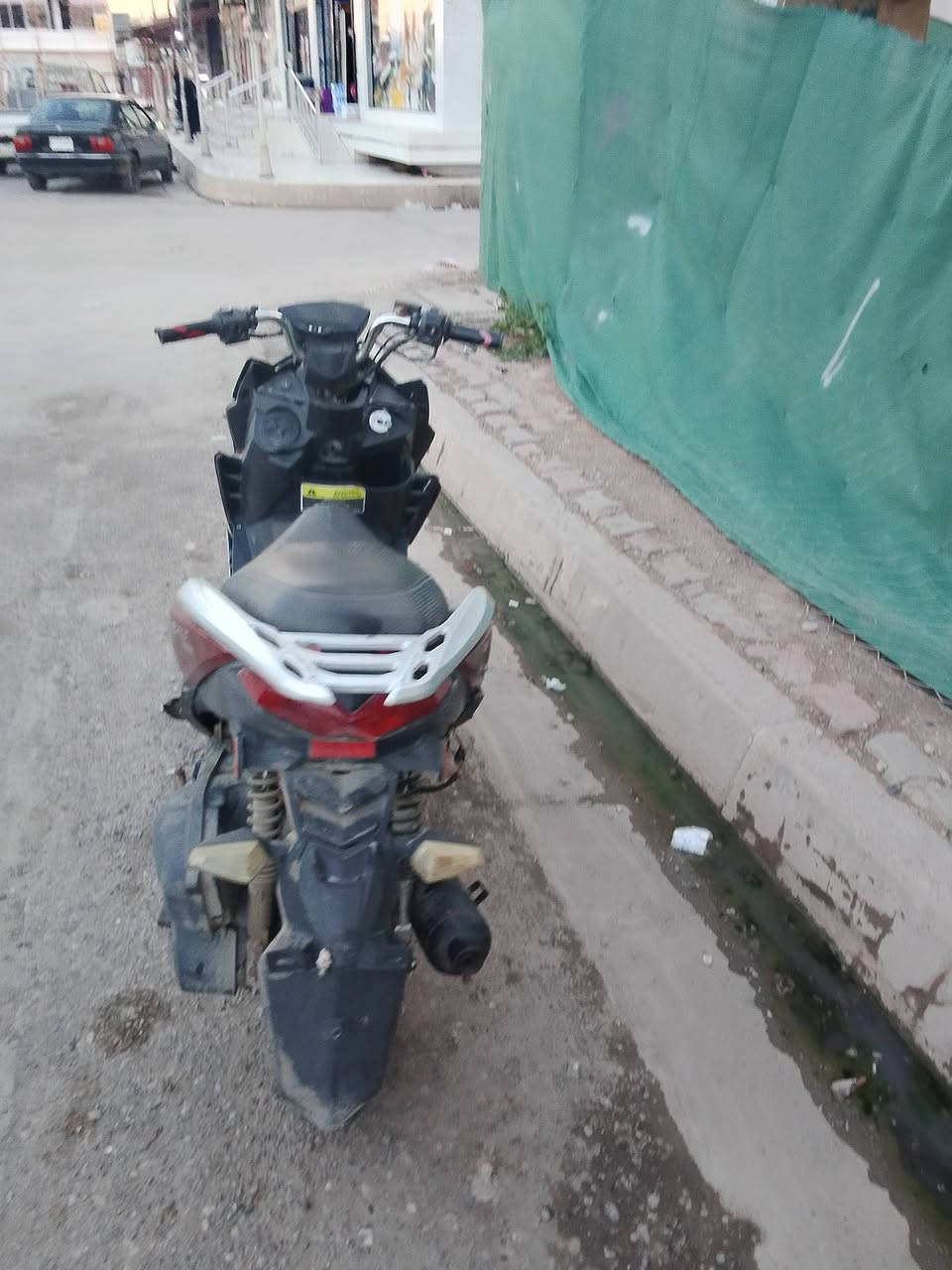 دراجه يامها حجم 13 يوبن للبيع بس ناقص ويل الخلفي نظيف مال البيت الاتصال على هاي الرقم ***********سعره 250 الف مع مجال
