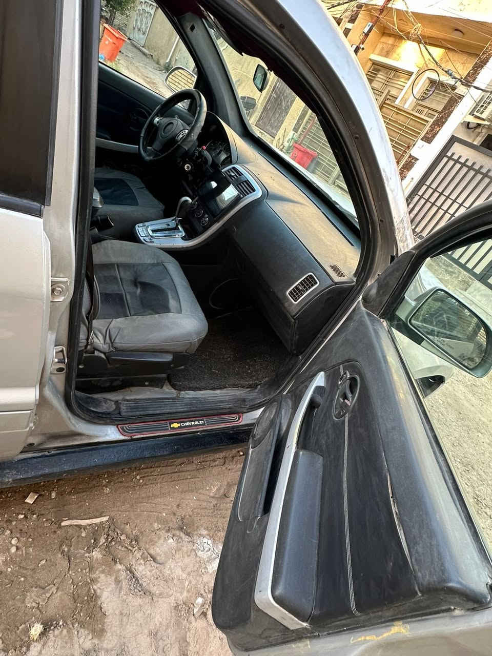 *🚗💥 للبيع شيفروليه بونتياك 2007 - 6 سلندر 💥🚗*

📄 *السنوية*: بأسمي، شرط التحويل ثاني يوم. سنوية نافذة لحد 2029  
📅 *هزة*: ناجحة لحد شهر العاشر  
🔧 *ملاحظات مهمة*:  
- التبريد ما يشتغل، يحتاج راديتر وغاز  
- والكشر شوفة العين 
- مشط الستيرن عاطل
🔧 *الحالة*: ماكينة وكير شرط الفحص 100%  
🎨 *اللون*: رصاصي سلڤر
💰 *السعر*: 47 ورقة وبيه مجال للشراي 
📍 *المكان*: بغداد  
📞 *للتواصل*: ***********

الشراي يتفضل وما نقصر وياه 🤝🔥
