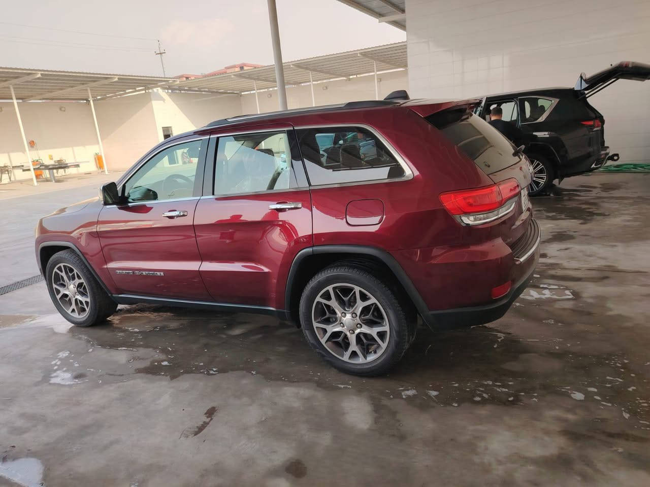 السلام عليكم اخوان
سياره جديده جدآ وبالخير على الياخذها
للبيع جيب 2021 لمتد فول مواصفات 
داخل جلد بيج
حساس خلفي 
كشنات تدفئه تبريد 
جنطه كهرباء 
مري جانبيه قلاب مع البط
تشغيل عن بعد
كشنات حزن كشنات كهرباء رادار خلفي رادار جانبي 
أوتو ستوب فتحه سلايد ويل كب حجم 20 تخم تاير جديد كير محرك كفاله صدر امامي خلفي جديد
سياره ماشيه 38 الف مايل سياره جديده جدآ لا شخط ولا رصعه ولا بارد حادثها فقط الجاملغ الخلف السايق نصه صبغ وقبغ الجنطه مبدل نفس اللون بدون ايرباك وبدون داخل السياره بأسمي تحويل ثاني يوم 
مكانها بغداد الكرخ *********** وبالخدمه
