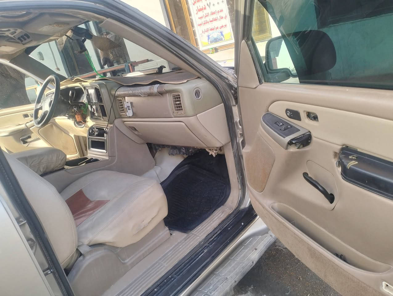 السلام عليكم من رخصه الادمن سياره أدوات شوفر سوبر بان موديل 2006مصبوغه عام لجماليه مكفوله من الكص لسياره جاهزه من كل النواحي السعر40 وبيه مجال لشراي مكان السياره الشعب بوب الشام الرقم ***********
