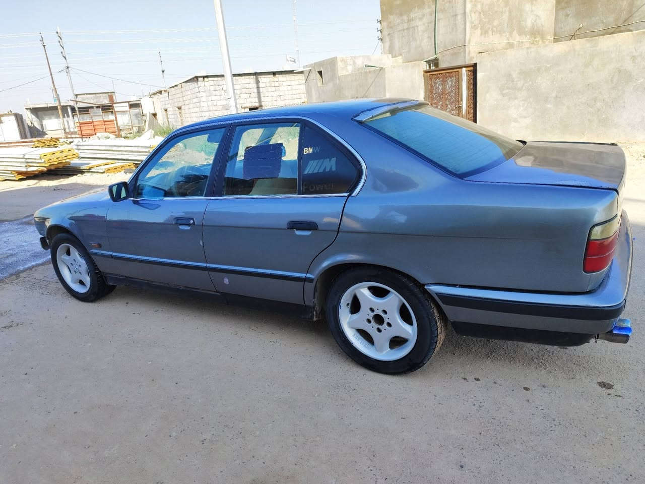 بي ام مديل 1993 525 محرك 6 مسكر دبل فانوص مكان السياره البصره كرمه علي ابو صخير السياره بسمي سنويه جديده محركها لا مبدل ولا مفتوح مكينه وكير خير من الله مصبوغه عام جماليه السياره بيها نقوصات كلش قليله+ السياره وياها منضومه غاز كامله جديده ما مشدوده الها تاخذها ويه السياره 
سعر السياره 50 ورقه وبيها مجال الي يحب يتواصل على هاذه الرقم ***********
